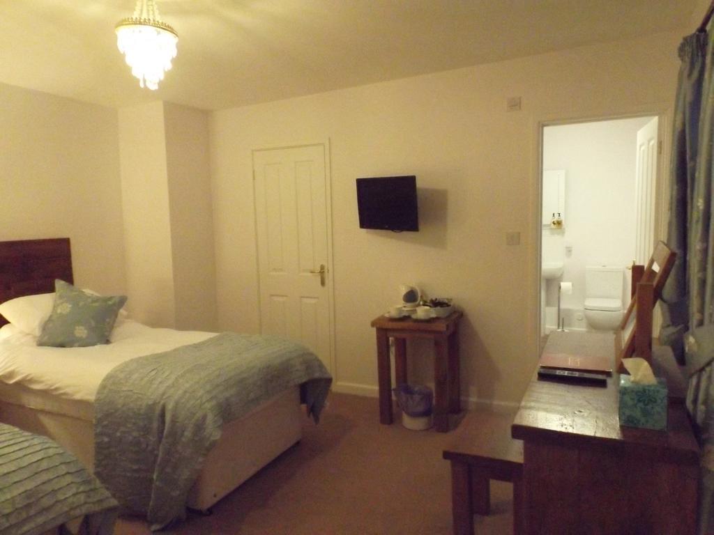 Old Riverview Guest House Earith Oda fotoğraf