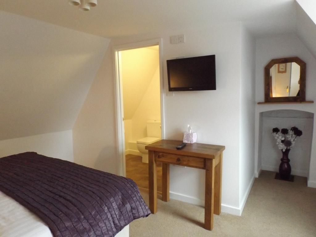Old Riverview Guest House Earith Oda fotoğraf