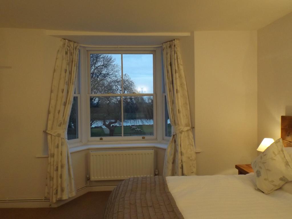 Old Riverview Guest House Earith Oda fotoğraf
