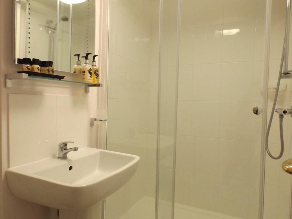 Old Riverview Guest House Earith Oda fotoğraf